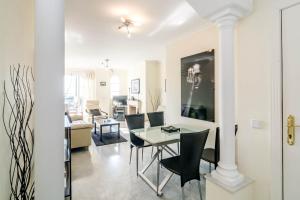 Część wypoczynkowa w obiekcie SAA- Comfortable Apartment near Puerto Banus