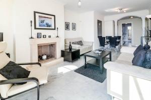 Część wypoczynkowa w obiekcie SAA- Comfortable Apartment near Puerto Banus