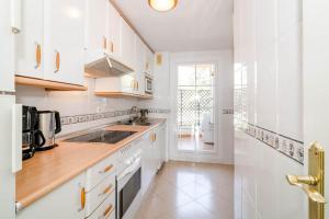 Kuchnia lub aneks kuchenny w obiekcie SAA- Comfortable Apartment near Puerto Banus