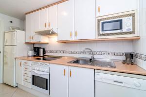 Kuchnia lub aneks kuchenny w obiekcie SAA- Comfortable Apartment near Puerto Banus