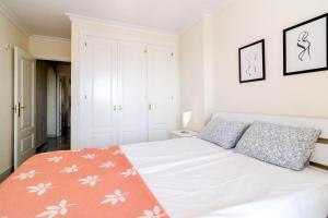 Łóżko lub łóżka w pokoju w obiekcie SAA- Comfortable Apartment near Puerto Banus