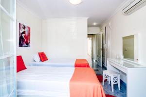 Łóżko lub łóżka w pokoju w obiekcie SAA- Comfortable Apartment near Puerto Banus