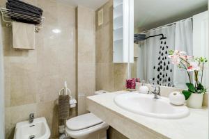Łazienka w obiekcie SAA- Comfortable Apartment near Puerto Banus