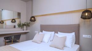 A bed or beds in a room at Fata Morgana Studios & Apartments