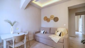 A seating area at Fata Morgana Studios & Apartments