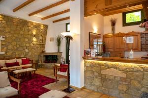 Posezení v ubytování Artemis Hotel + 31 fotografií
