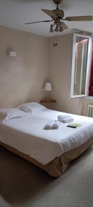 Katil atau katil-katil dalam bilik di Logis Hotel Grangier