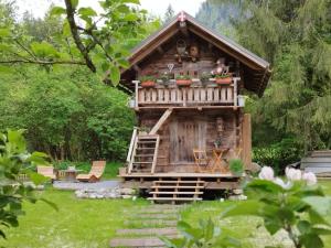 a tree house in the middle of a yard at Amour & Chocolat in Sixt