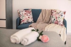 Postel nebo postele na pokoji v ubytování Fay's Suites