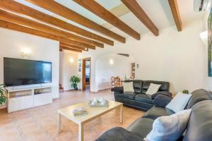 Telewizja i/lub zestaw kina domowego w obiekcie Villa Judith En Menorca