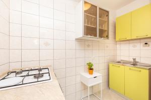 Kuchyň nebo kuchyňský kout v ubytování Apartments Dominik