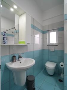 Koupelna v ubytování Himara Royal Hotel