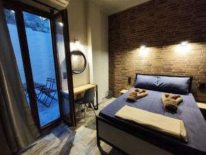 Ένα ή περισσότερα κρεβάτια σε δωμάτιο στο Grecos STAY SKIATHOS