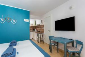 TV a/nebo společenská místnost v ubytování Apartments Tamaris