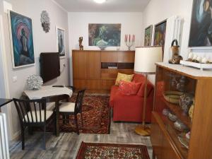 a living room with a red couch and a red chair at AppartamentoMonika con parcheggio privato - Volano in Volano