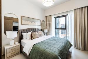 Postel nebo postele na pokoji v ubytování Gorgeous 1 Bed Family Suite, Burj Royale Near To Dubai Mall