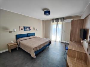 A bed or beds in a room at Dependance La Mouette