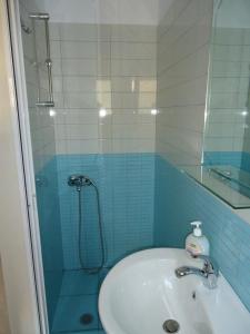 Koupelna v ubytování Himara Royal Hotel
