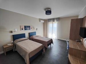 A bed or beds in a room at Dependance La Mouette