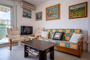 a living room with a couch and chairs and a table at AT097 Torrepark in Torredembarra