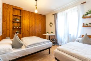 Postel nebo postele na pokoji v ubytování Sleep In Venzone