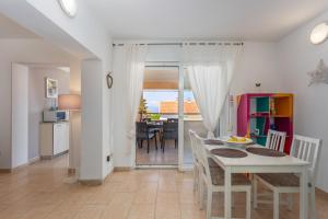 Kuchyň nebo kuchyňský kout v ubytování Apartments Tamaris