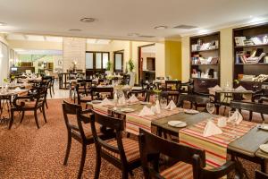 a restaurant with tables and chairs in a room at Protea Hotel by Marriott Bloemfontein in Bloemfontein
