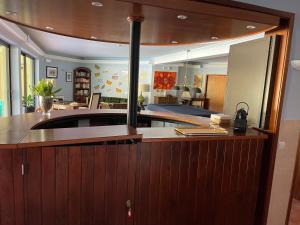 a view of a kitchen with a living room at Quinta Dos Amarelos no Meco in Aldeia do Meco