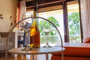 Istumisnurk majutusasutuses Sea View Suite With King Bed, 150Mbps WiFi And Patio Swing