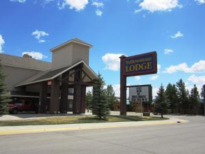 a sign in front of a building with a motel at Yellowstone Lodge in West Yellowstone