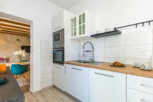 Kuchyň nebo kuchyňský kout v ubytování Apartment Oli