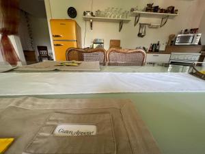 Kuchyňa alebo kuchynka v ubytovaní Historische Villa Velden im Zentrum + 7 fotografií