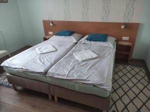 Posteľ alebo postele v izbe v ubytovaní Molnár Vendégház