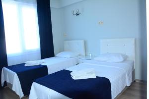Ein Bett oder Betten in einem Zimmer der Unterkunft Marla Didim Otel