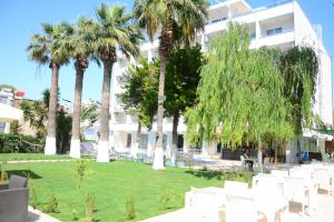 Ein Garten an der Unterkunft Marla Didim Otel