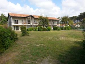 Κήπος έξω από το Les Dunes 6 personnes ,piscines ,tennis etc proche de la plage