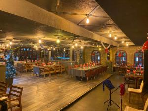Restaurant ou autre lieu de restauration dans l'établissement Borapark Otel