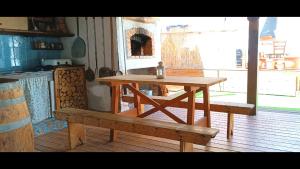 a wooden table and a bench in a kitchen at Casa Sartiglia in Oristano
