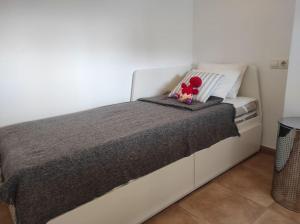 Postel nebo postele na pokoji v ubytování Casa Lilia con piscina y garaje