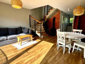 a living room with a couch and a table at Gut Time in Smołdziński Las