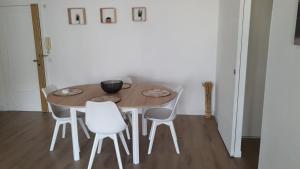 Fotografie z fotogalerie ubytování Superbe T3 L’Illiade - Plages 3’ à pieds - Parking v destinaci Juan-les-Pins