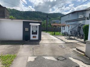 a bus stop in a parking lot next to a building at Roccos Raum in Kapfenberg