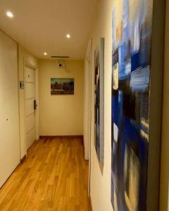 A television and/or entertainment centre at Rienzo Vatican Suites