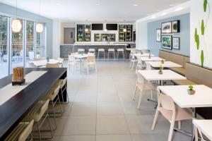 a restaurant with tables and chairs and a bar at Element Miami International Airport in Miami