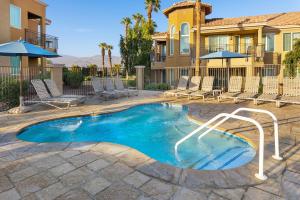 Bazén v ubytování Marriott's Desert Springs Villas II nebo v jeho okolí
