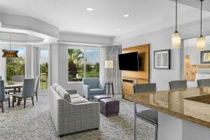 TV a/nebo společenská místnost v ubytování Marriott's Desert Springs Villas II
