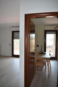 a room with a table and a dining room at Appartamento Centro dei Venti in Montesilvano