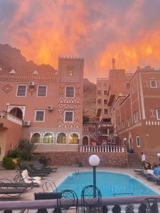 Hotel taborihte内部或周边的泳池
