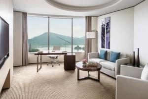 Shunde Marriott Hotel tesisinde bir oturma alanı