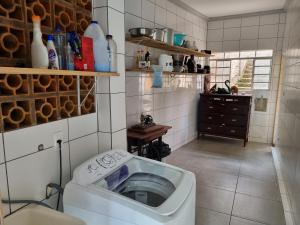 a laundry room with a washing machine in it at Casa Faisão in Nova Lima